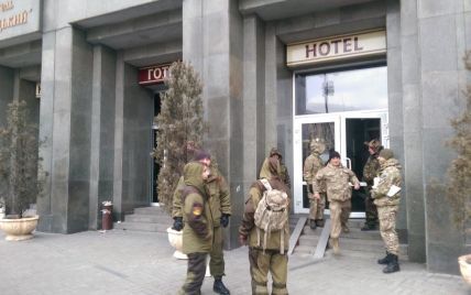 "Радикальные правые силы" заняли гостиницу на Майдане
