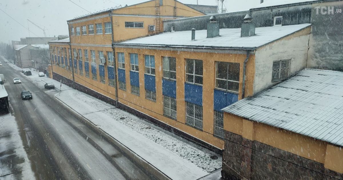 Из-за сильного ветра и гололеда во Львовской области объявили штормовое предупреждение