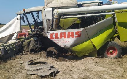 В Киевской области во время сбора урожая на взрывном предмете подорвался трактор