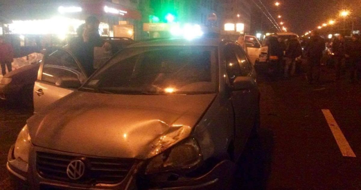 В Киеве столкнулись пять авто и перекрыли движение по проспекту Победы