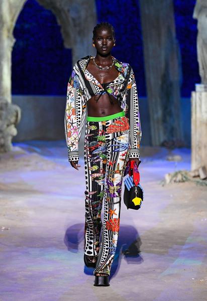 Коллекция Versace трет-а-порте сезона весна-лето 2021 / © East News