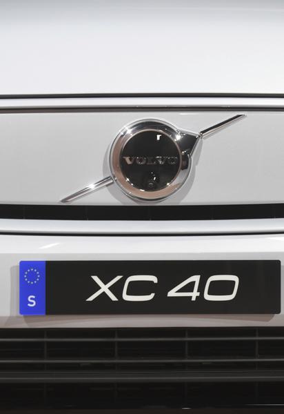 Volvo представила новий спрощений логотип