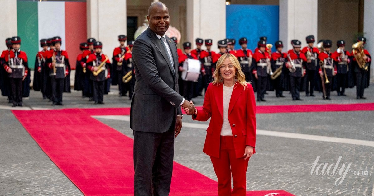 Джорджа Мелоні