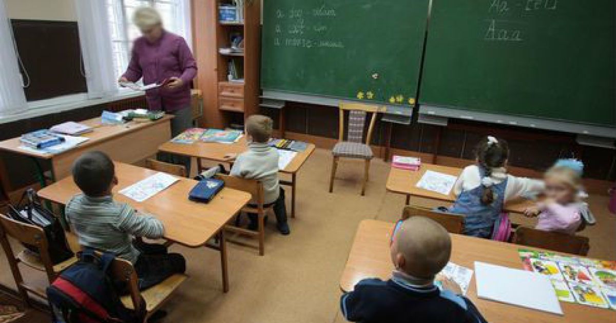 Зі шкіл "попросять" учителів пенсійного віку