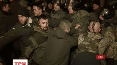 Учасники акцій протести конфліктували з правоохоронцями на Майдані