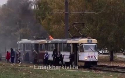 В Харькове загорелся трамвай: пассажиры выпрыгивали прямо на ходу