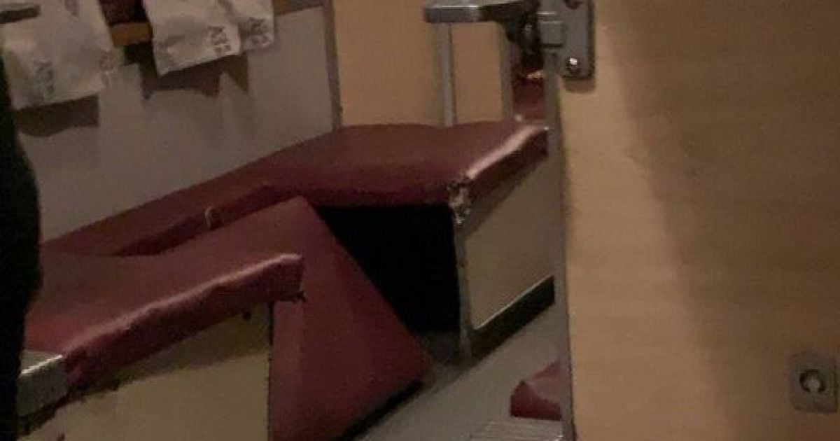 "Страхует ведро с одеялом": в поезде Черновцы-Одесса отпадают полки (видео)