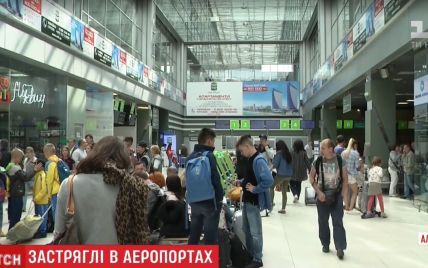 Сотни украинских туристов остаются заблокированными в аэропортах нескольких стран