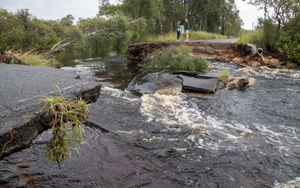 Потужна повінь в Австралії забрала перше життя: вода все ще не відступає