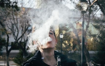 У США електронна сигарета вибухнула просто у роті підлітка