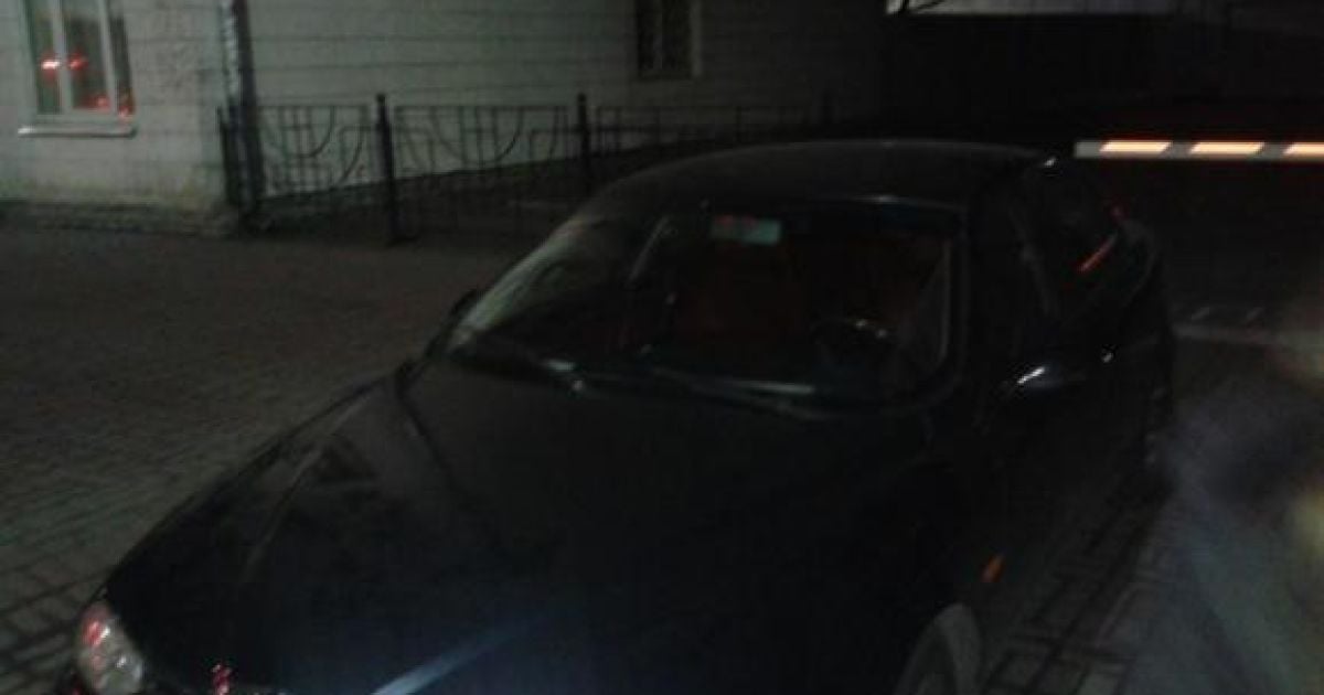 В Киеве четверо вооруженных мужчин напали на авто активистов
