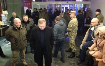 Активисты "РПС" покидают отель "Казацкий"
