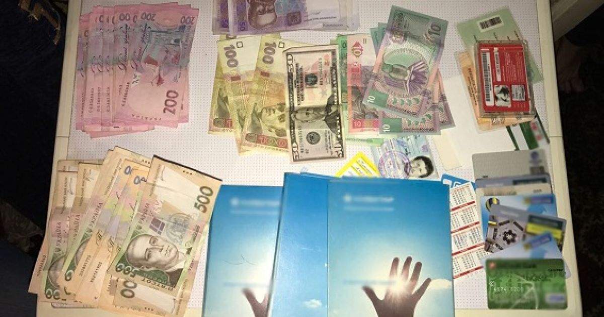 1500 гривень за ніч. У Києві накрили банду сутенерів, які "виставляли" дівчат на проспекті Перемоги
