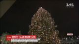 На головній площі Ватикану засвітили новорічну ялинку
