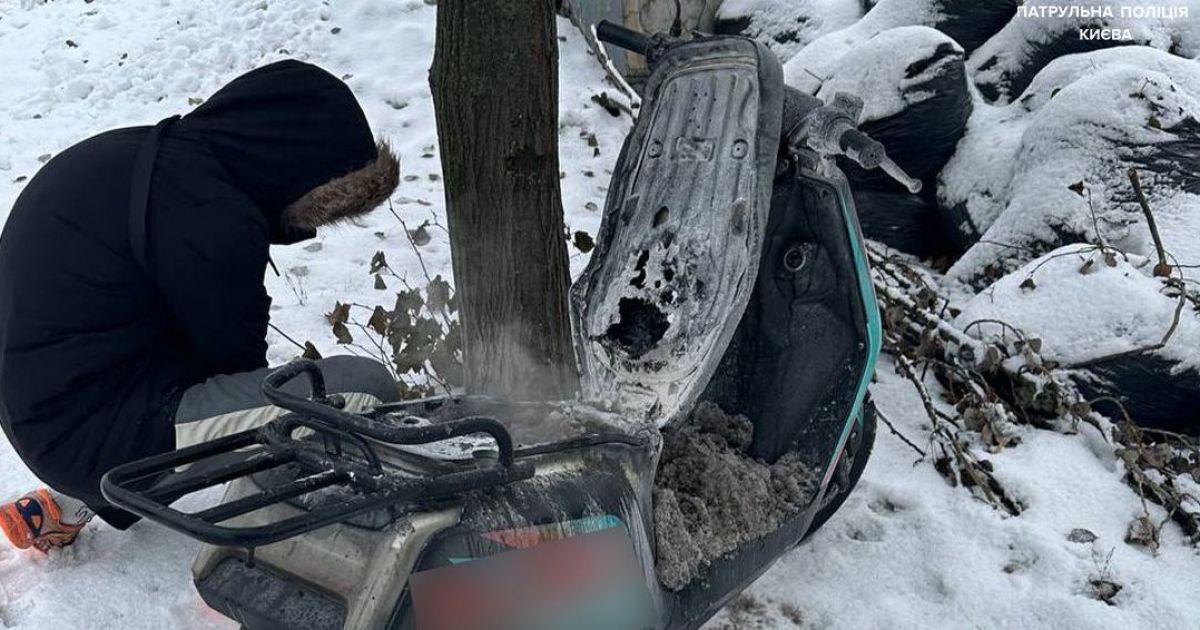 У Києві під водієм загорівся скутер