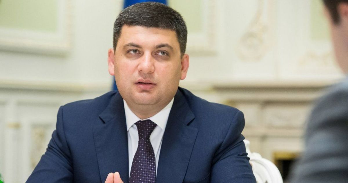 Гройсман назвал события возле посольства РФ "мелким инцидентом" и опроверг усиление мер безопасности