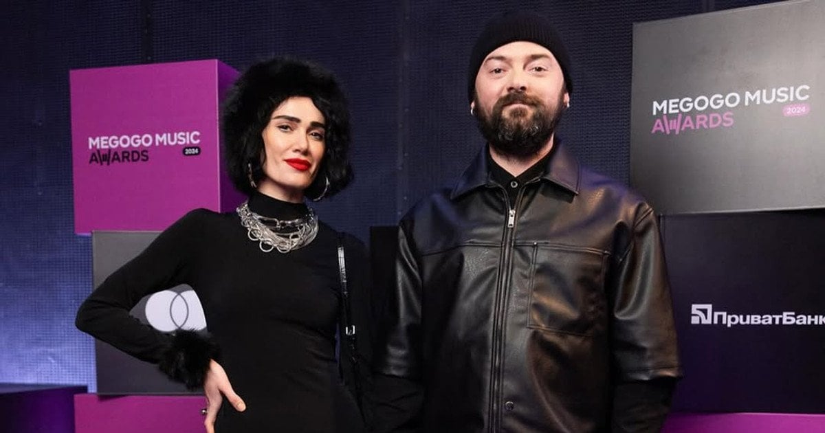 ADAM із дружиною