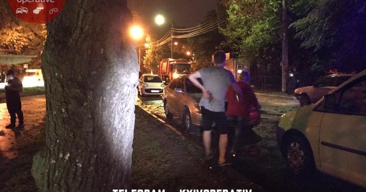 стрілянина на кирилівській_1 / © Facebook/Киев Оперативный