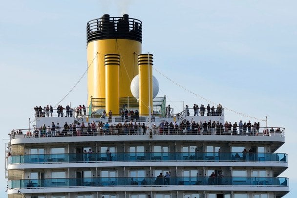 Моторошний вояж: екіпаж шикарного круїзного лайнера витягнув п’ять тіл з моря