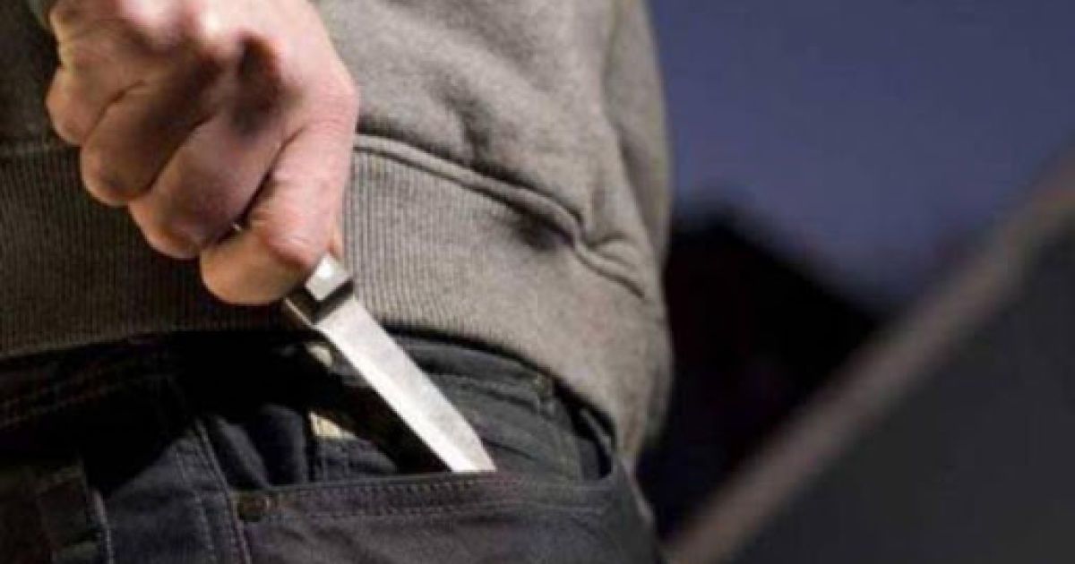 Роковая ревность: в Киеве на Печерске мужчина ударил ножом в живот нового избранника своей бывшей жены