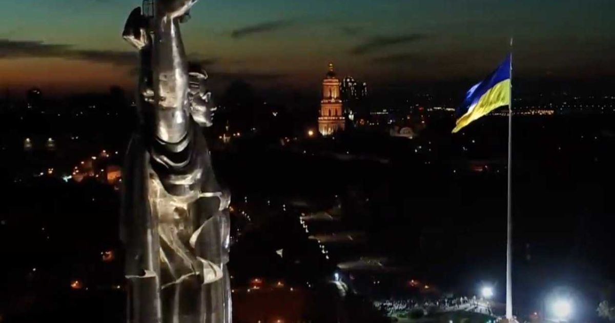 Головний прапор країни у Києві реклама_3