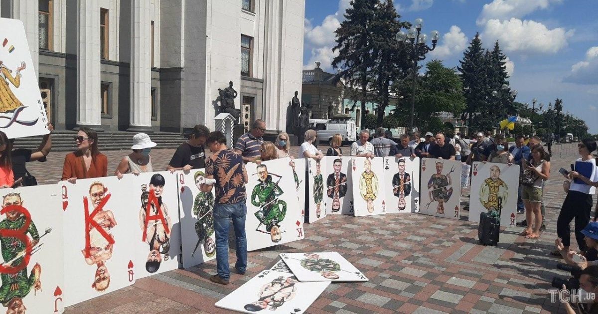 "Їм правда байдуже": активісти вимагають ухвалити закон про воєнних злочинців