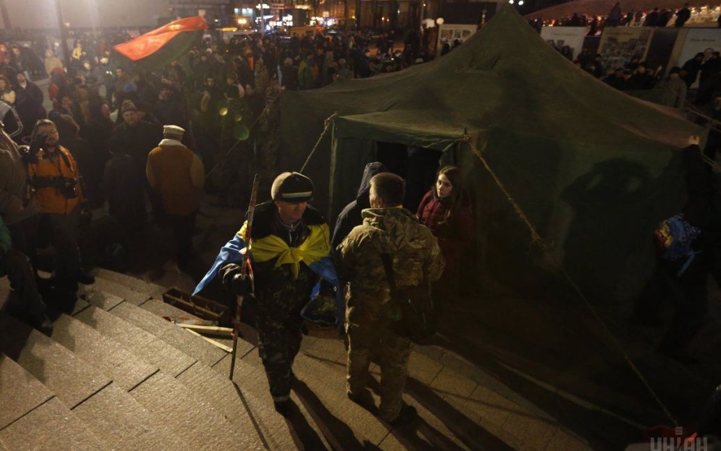 Намети на Майдані вночі проти 21 лютого / © УНІАН