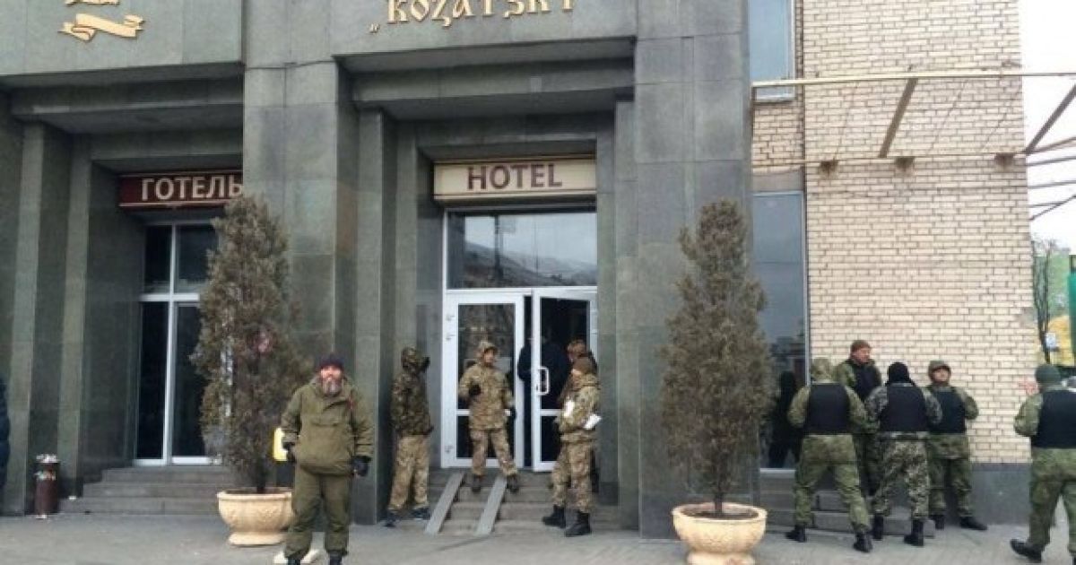 "Революционерам" поставили ультиматум: освободить "Казацкий" или готовиться к наступлению - СМИ