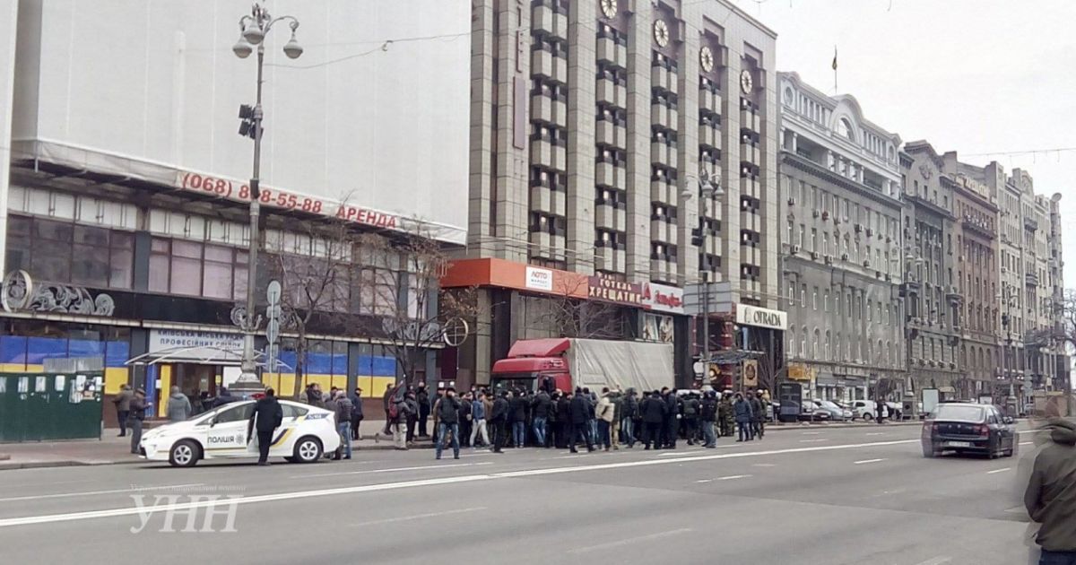Штовханина сталася біля вантажного авто / © УНН