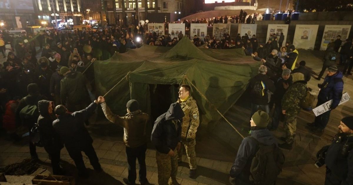 Палатки на Майдане Независимости в центре Киева
