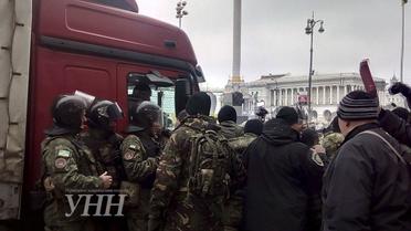 Штовханина на Майдані 21 лютого / © УНН