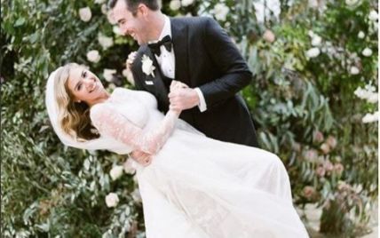 Море живых цветов и поцелуев: Кейт Аптон поделилась видео с собственной свадьбы