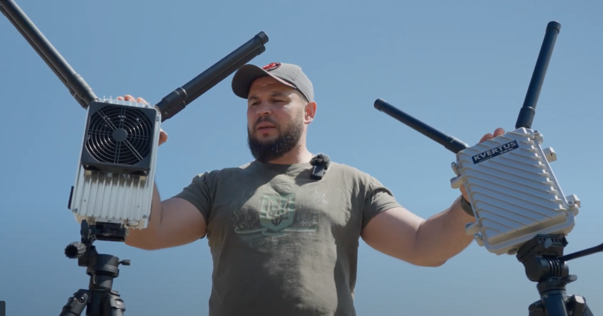Средства РЭБ для противодействия враждебным FPV-дронам/Скриншот из видео Hromadske