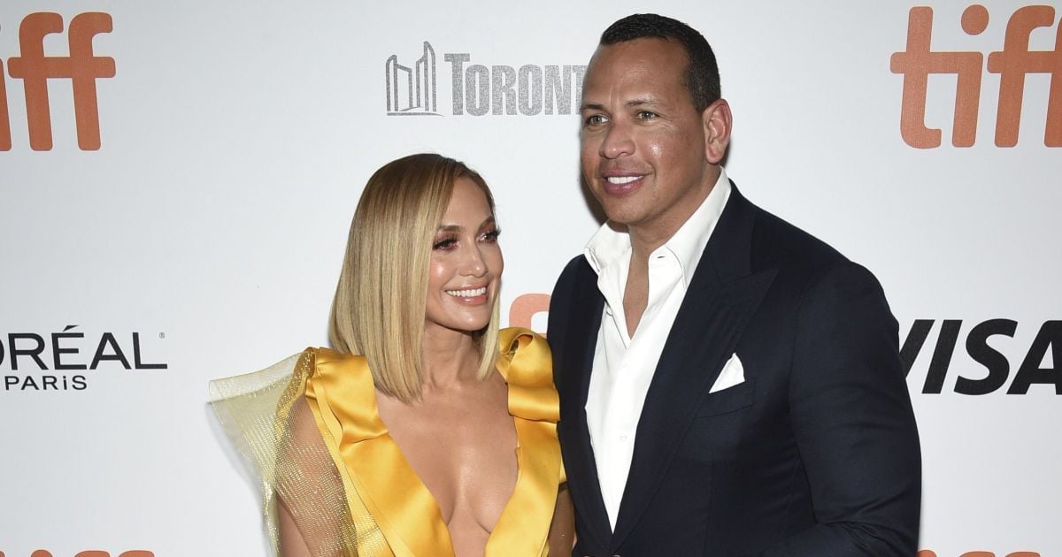 Дженнифер Лопес объявила о расставании с Родригесом: "Нам лучше остаться друзьями"