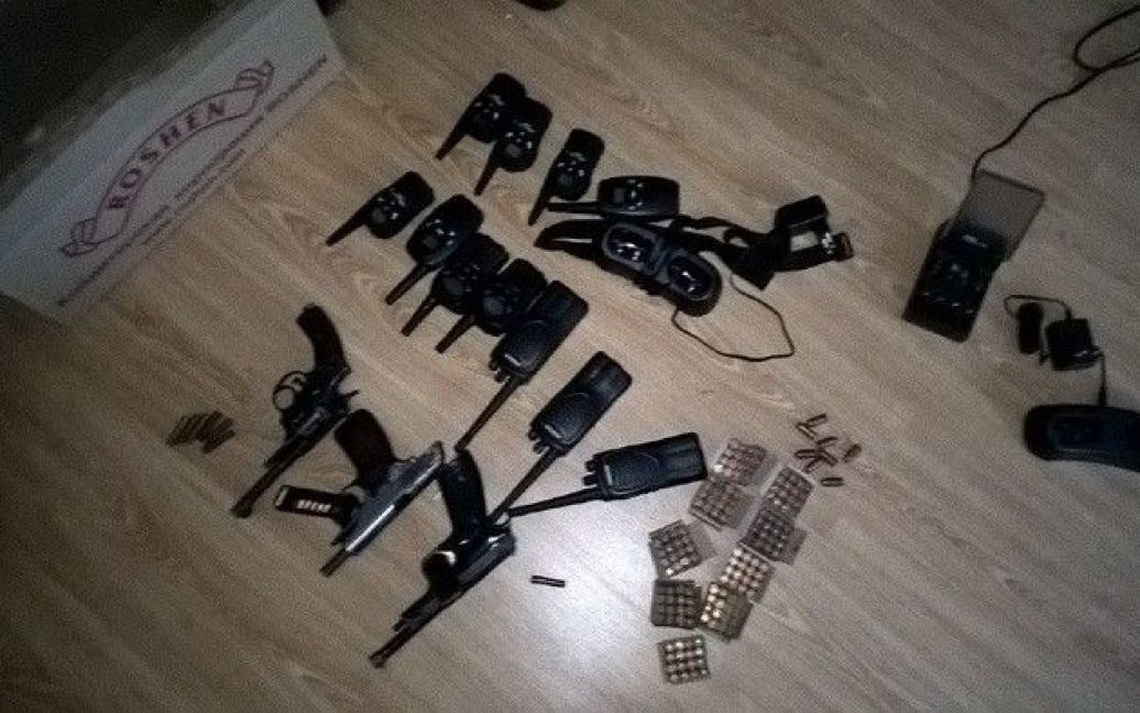 Під час обшуків у чиновника "Донецькоблгазу" знайшли велику кількість зброї та військової амуніції. / © Прес-служба СБУ