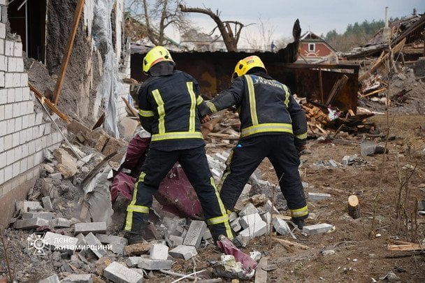 Сотні пошкоджених осель та десятки поранених: наслідки масштабної атаки РФ на Житомирщину (фото)