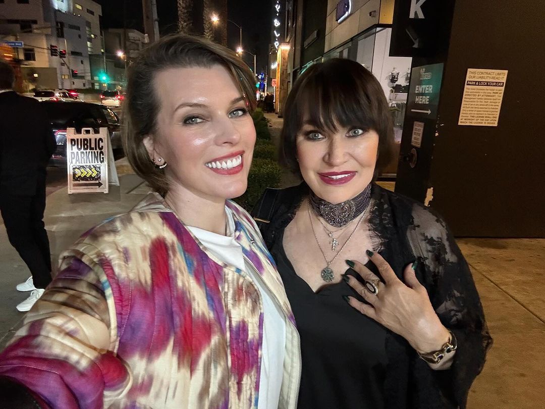 Милла Йовович с мамой / © instagram.com/millajovovich