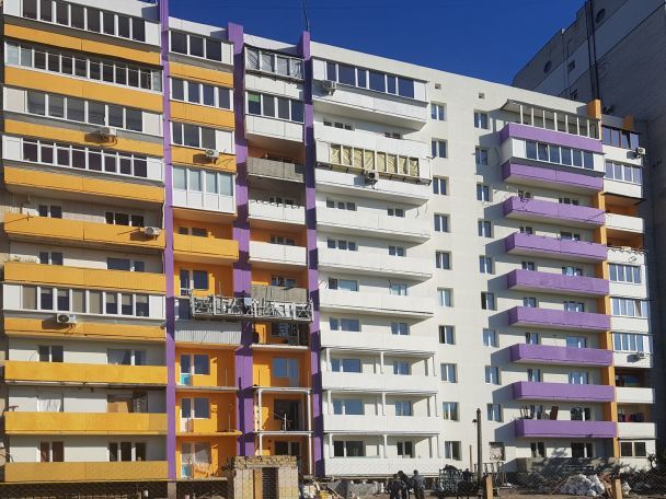 Зруйнована 25 лютого багатоповерхівка на Позняках вже майже відновлена / © facebook.com