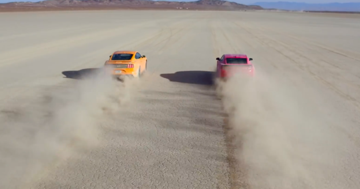 Гонка суперкаров: кто быстрее - Ford Mustang или Chevrolet Camaro?