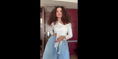 Настя Каменских исполнила свою песню и столкнулась с хейтом