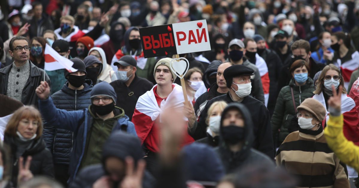 В Беларуси после маршей в поддержку "народного ультиматума" задержали почти три сотни человек