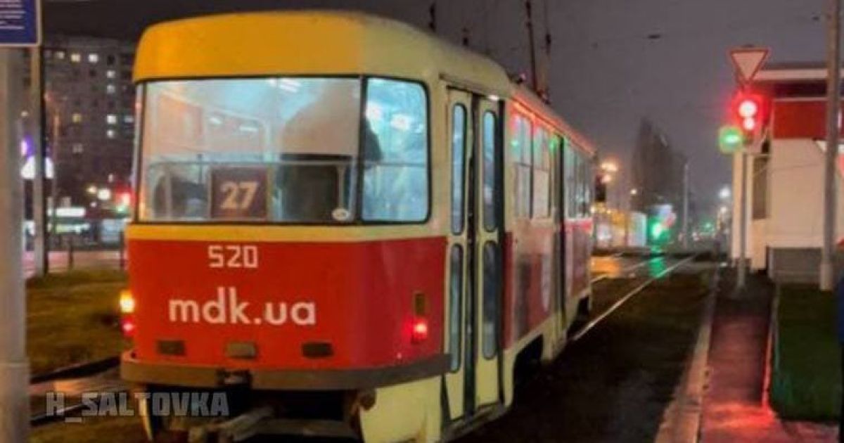 "За***ли ці дол****би": у Харкові кондуктор облаяв пасажирів і заявив, що вони користуються фейковою "Дією"