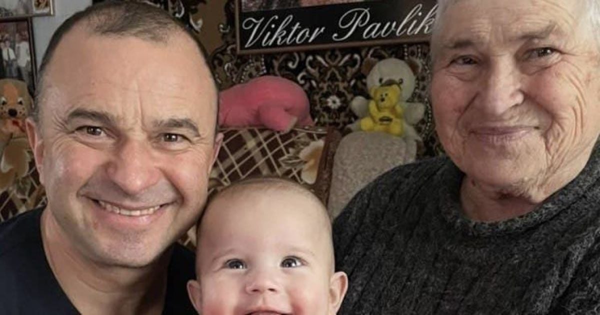 Дружина Віктора Павліка замилувала відео першої зустрічі мами співака з онуком