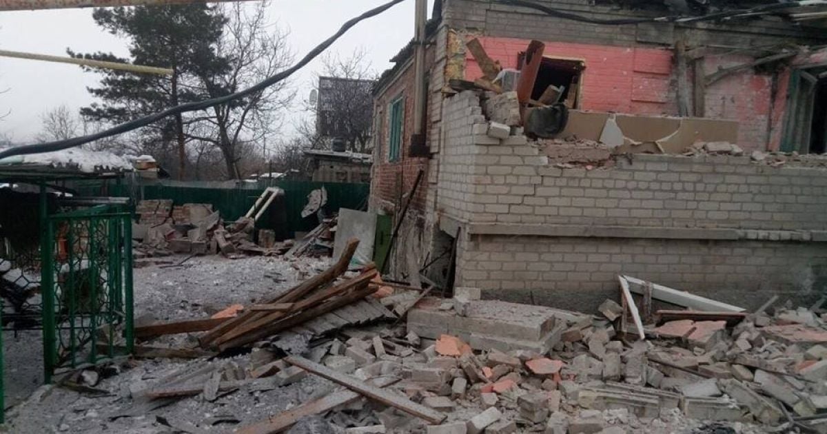 Ремонт провести неможливо: бойовики і далі гатять по Авдіївці - Гройсман