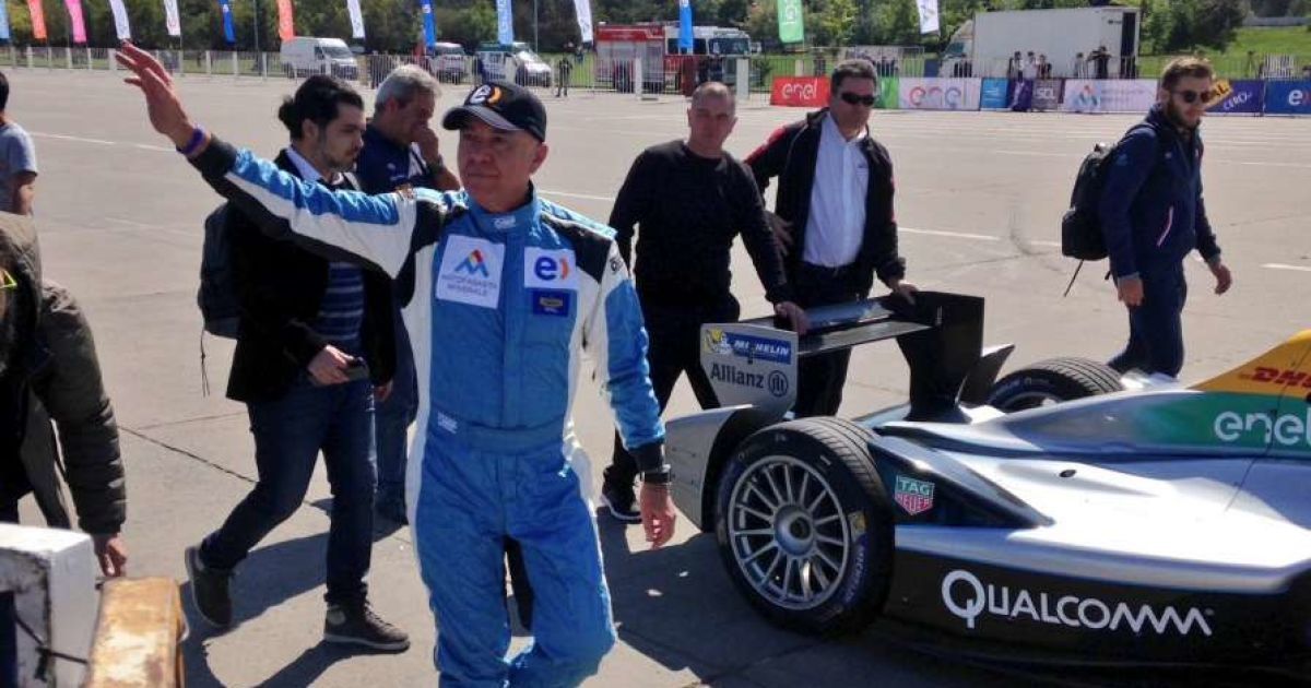 Він довів, що вік - всього лише цифра: 62-річний автогонщик взяв участь у заїзді