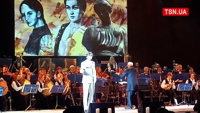 Як минув творчий вечір Ліни Костенко у Києві: кадри з Кукуюком, Гнатковським, Ступкою, Сухановим