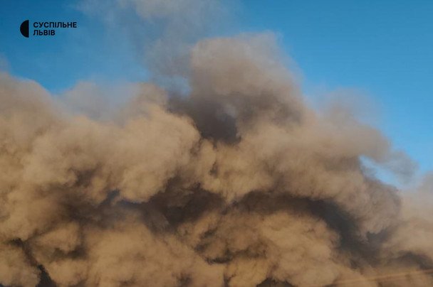 Дим у небі Львова після атаки 19 листопада / © Суспільне Львів