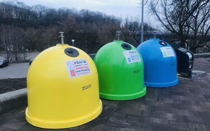 Контейнеры-колокольчики: в Киеве установили 55 новых баков для раздельного сбора мусора