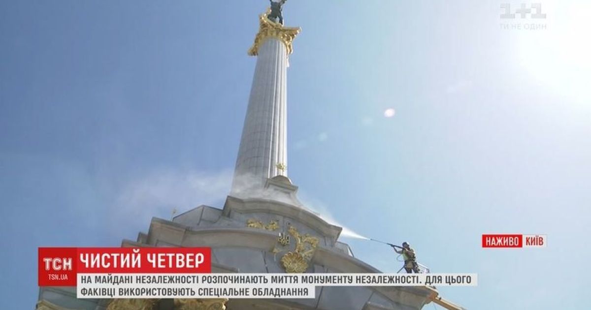 На Майдане мощной техникой моют монумент Независимости