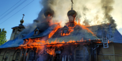 В России муж после ссоры с женой поджег православный храм: видео